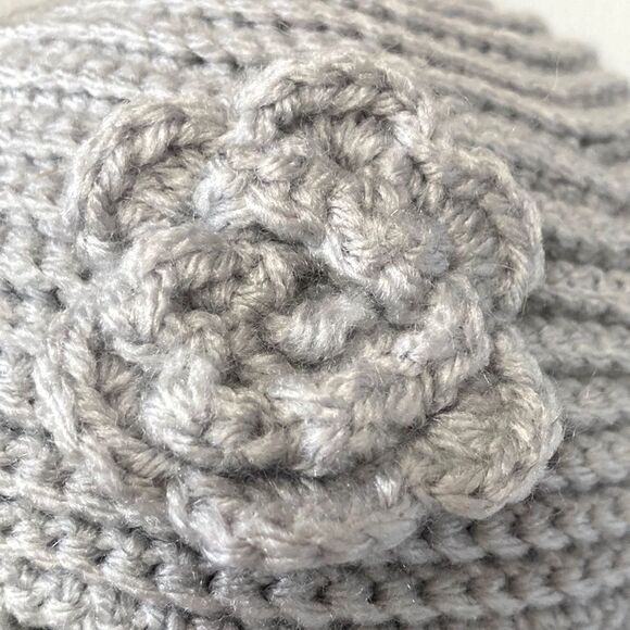 Crochet Foldable Flower Cloche Hat Gray with Flower Womens Small - Picture 7 of 10